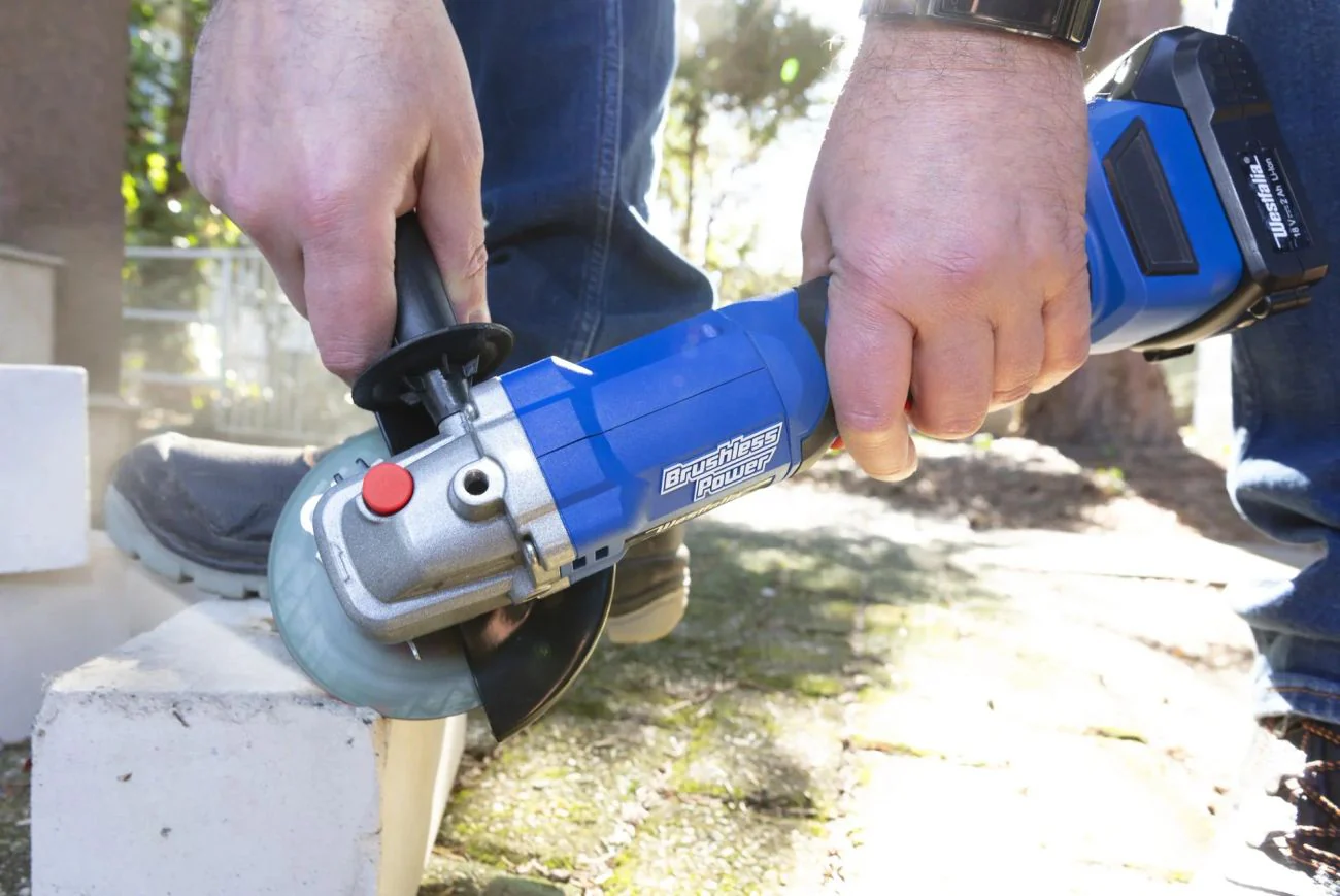 18V Akku-Winkelschleifer BL 125 mm für Schleif- & Trennarbeiten– Ohne Akku und Ladegerät - Image 2