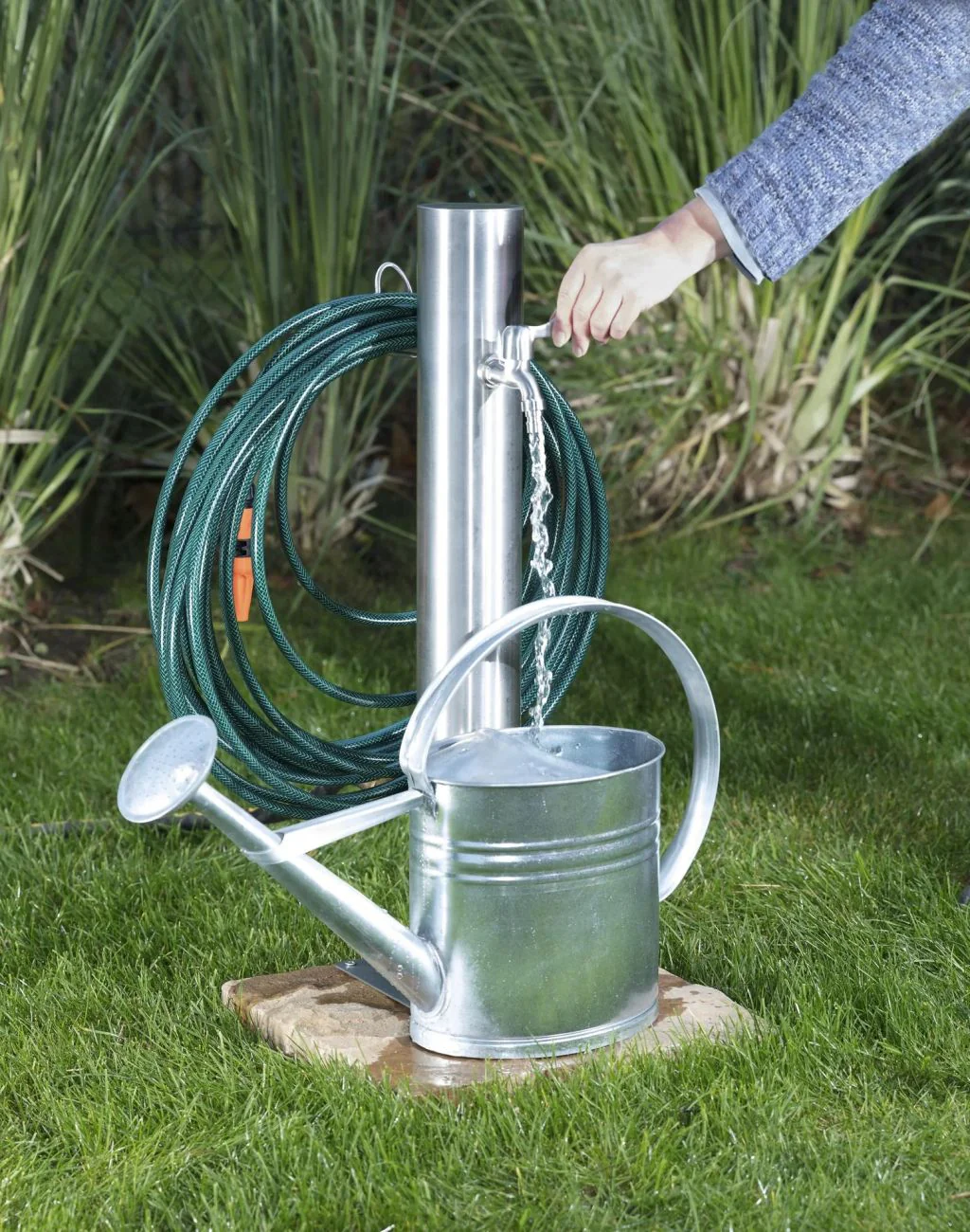 Edelstahl Wasserzapfsäule mit Schlauchhalter & 2 Auslaufhähnen für den Garten - Image 11