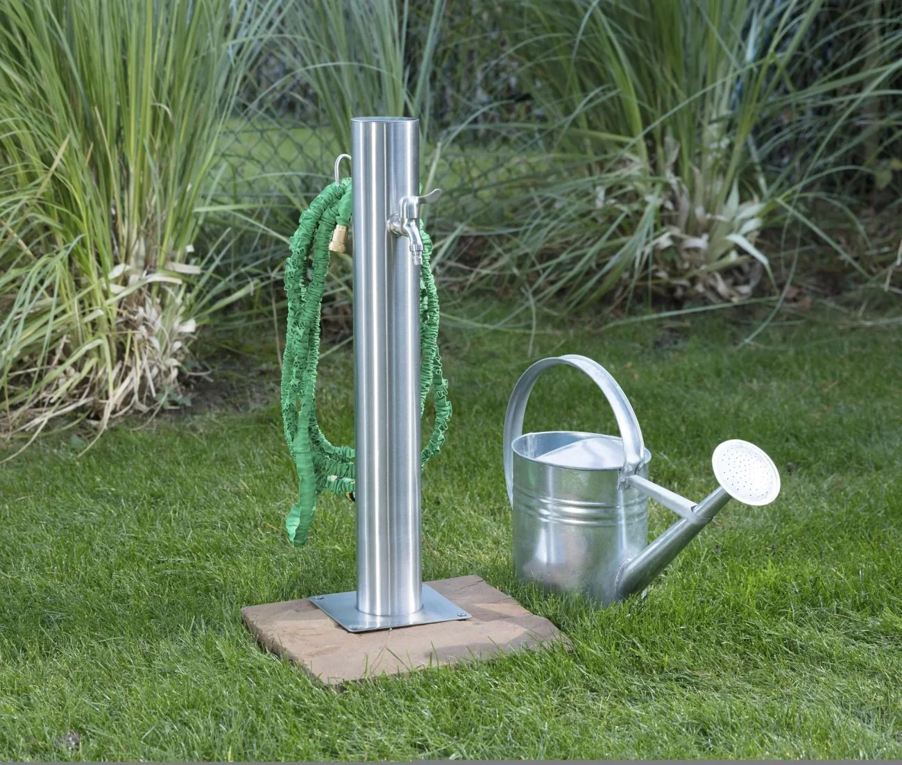 Edelstahl Wasserzapfsäule mit Schlauchhalter & 2 Auslaufhähnen für den Garten - Image 2