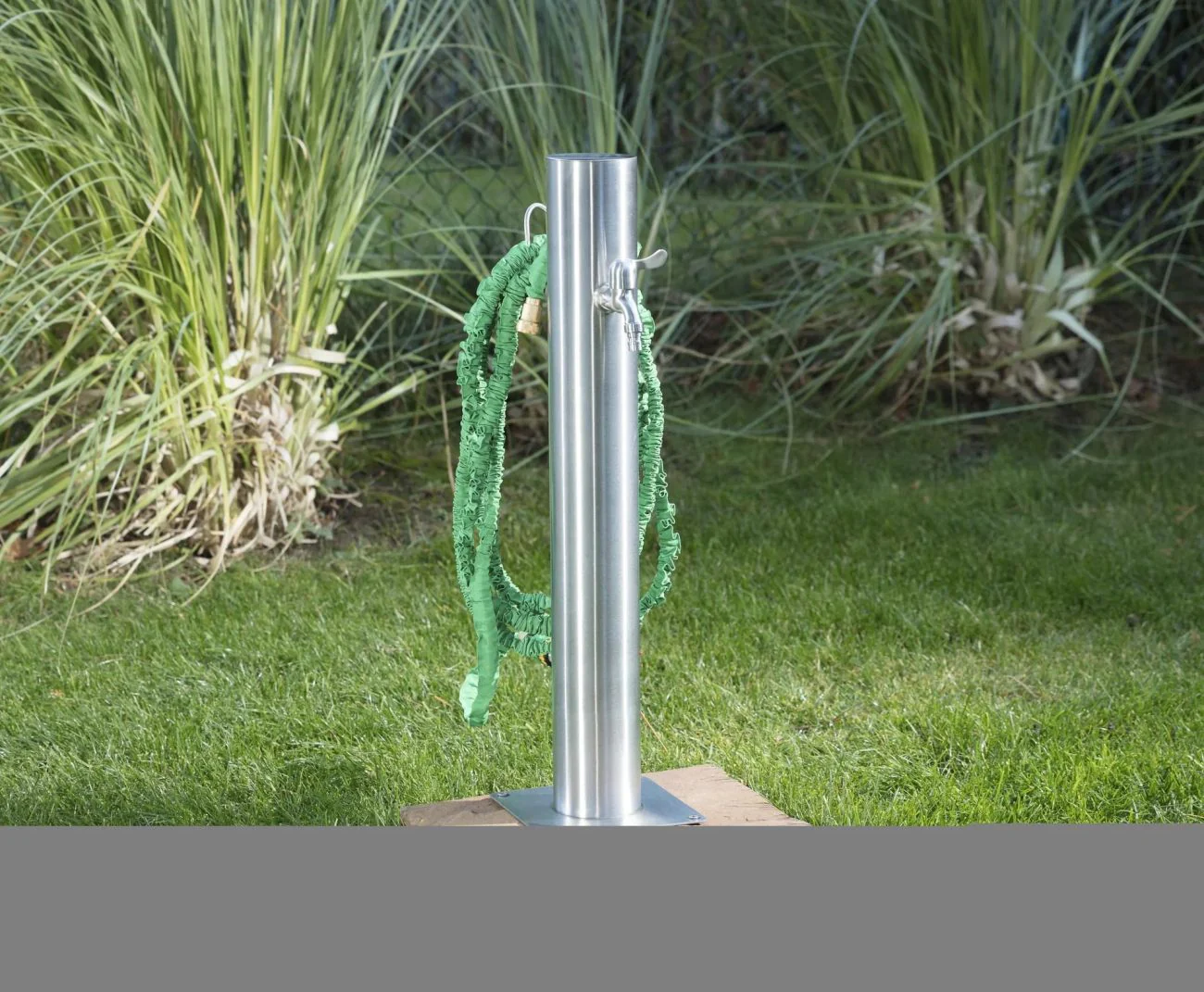 Edelstahl Wasserzapfsäule mit Schlauchhalter & 2 Auslaufhähnen für den Garten - Image 4