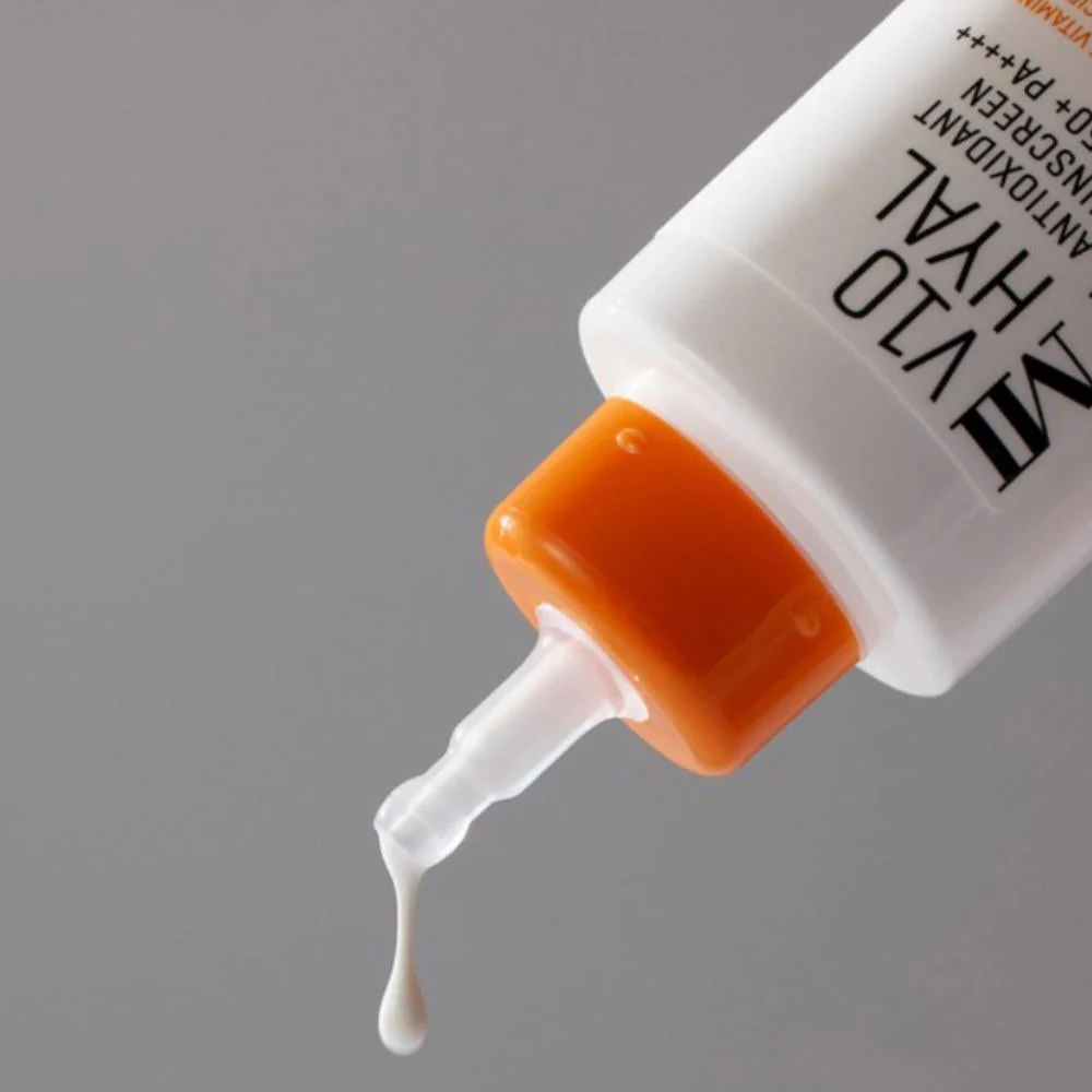 V10 Hyal Antioxidant Sunscreen SPF50+ PA++++ 40 g - Image 2