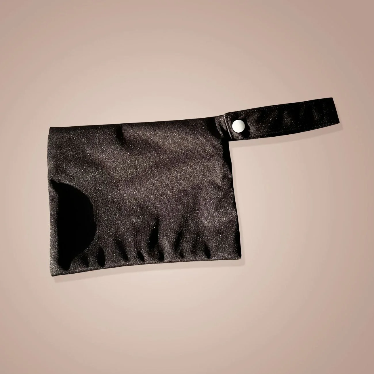 Wetbag für Hygieneartikel & Kosmetik - Auslaufsicher & Diskret, Schwarz - Image 3